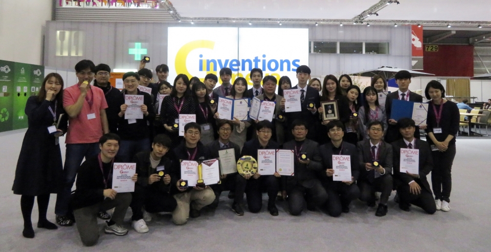2018 제네바국제발명품전시회 한국 참가단 단체사진.