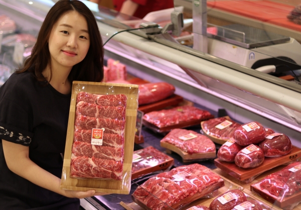 롯데백화점 대전점 지하1층 식품관에서 충남 예산군‘예가정성한우’를  최대 40%할인 판해하여 선보이고 있다.