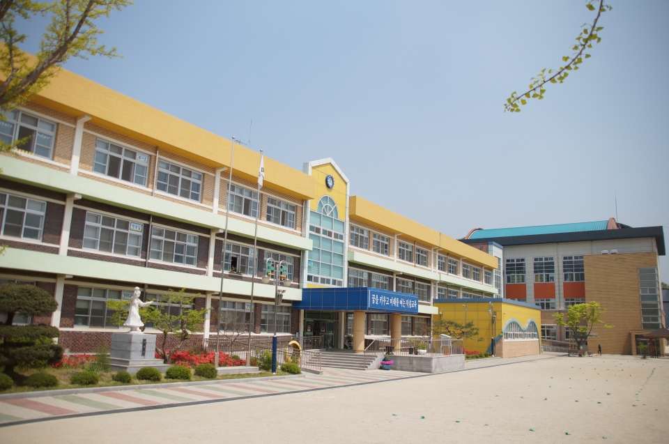 덕송초등학교 전경