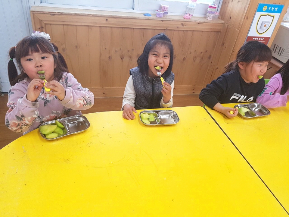 한정초 돌봄교실 아동 과일 간식