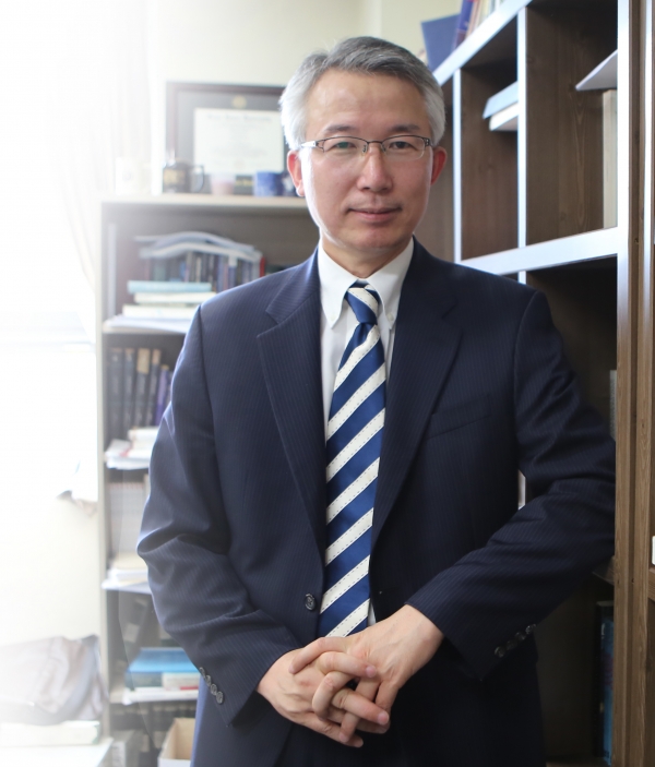 8대 총장으로 선출된 김경수교수.