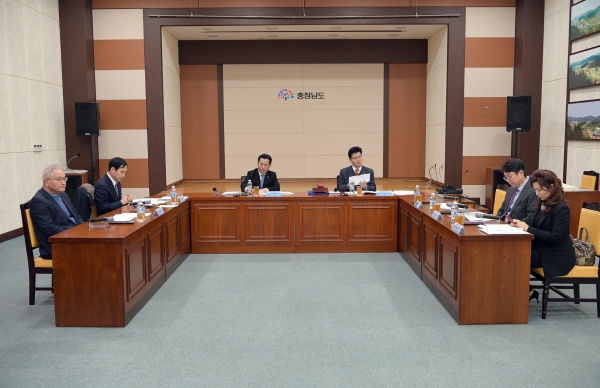 부여군 백제문화단지괸리사업소에서 열린 (재)백제문화제추진위원회 제 54차 이사회가 각 관계자들이 참여한 가운데 진행되고 있다.