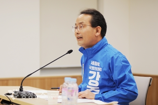강준현 거불어민주당 세종을 후보가 자신의 비전과 계획을 밝히고 있다.