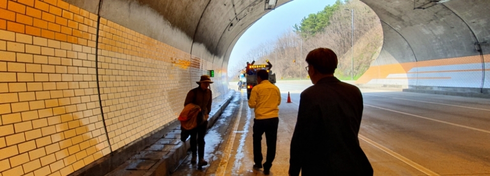 터널 세척작업 모습 (사진제공=천안시)