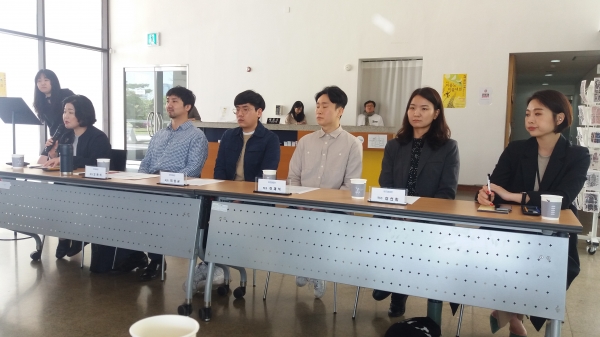 대전고암미술문화재단은 18일 이응노미술관에서 '2018 아트랩대전' 2기 작가로 선정된 6명의 청년작가와의 간담회를 개최했다.