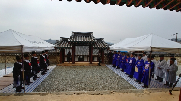전의향교에서 석전대제가 열리는 장면.