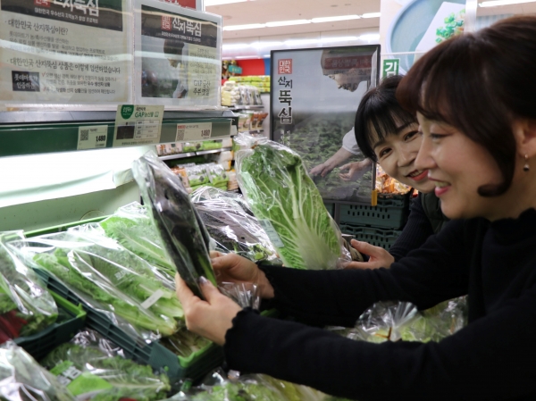 롯데마트는 지난해 8월 신선식품의 품질을 높이기 위해 전국 농/축/수산물 우수 산지 생산자들의 상품들을 ‘대한민국 산지뚝심’ 이라는 이름으로 선보였다.