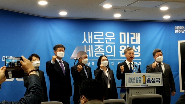세종시갑 총선출마선언을 하고 있는 홍성국 후보.